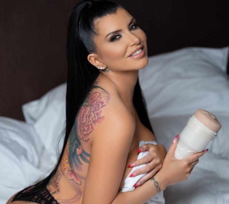 Fleshlight Romi Rain Female Pornstar Replicas | RIYADH DJUNW9024